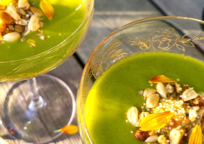 KOPFSALAT GAZPACHO mit Ziegenkäsebällchen im Knusper-Mantel